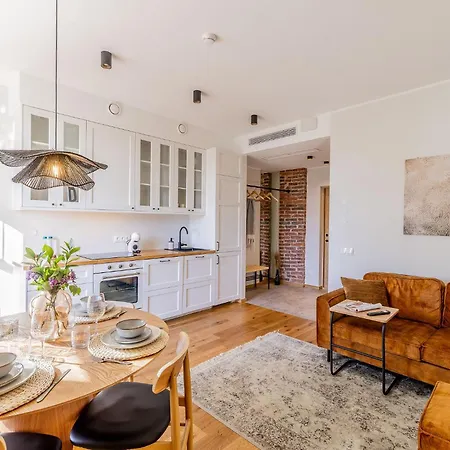 Freinholdi Maja Külaliskorter 3 - Balcony * Võru