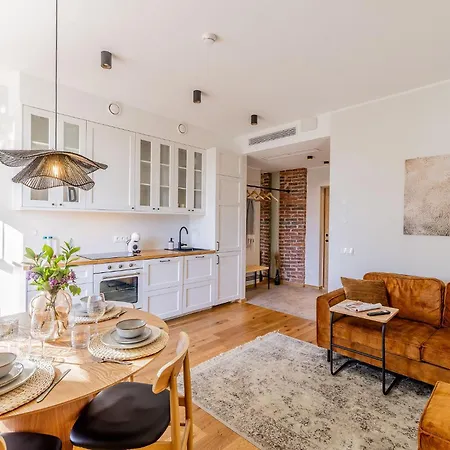 Freinholdi Maja Kuelaliskorter 3 - Balcony * Võru