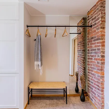 Freinholdi Maja Külaliskorter 3 - Balcony Apartamento